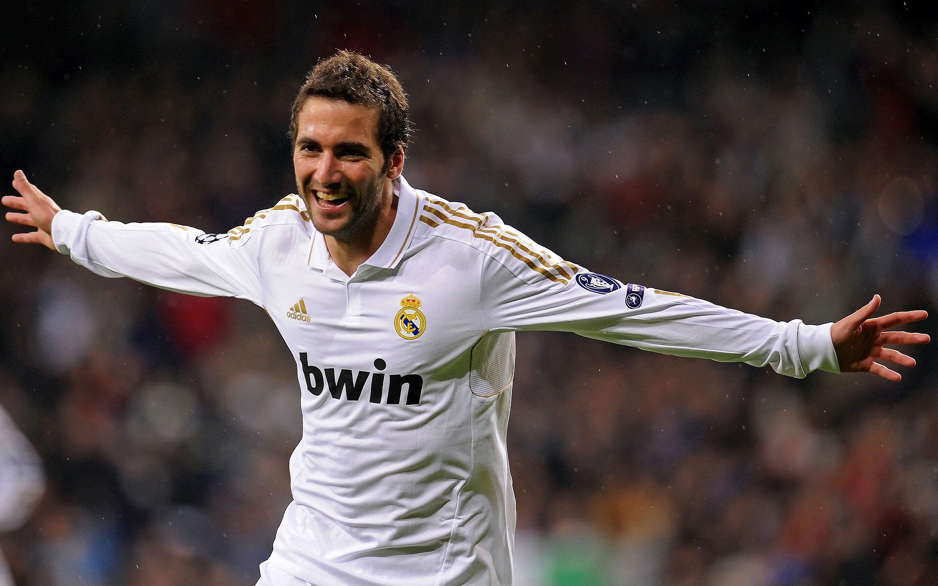 莎拉波娃回归赛场，比分优势明显首场状态亮眼，西班牙队观众沸腾！